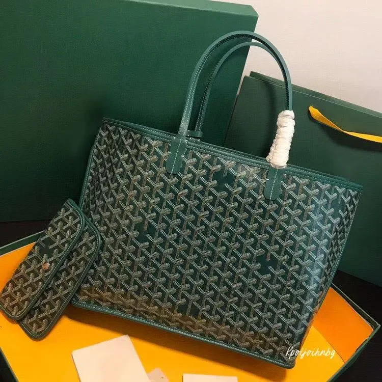 

10A the classic tote bag is made of cotton and linen fibers featuring water resistance durability and is a fashionable luxury ba