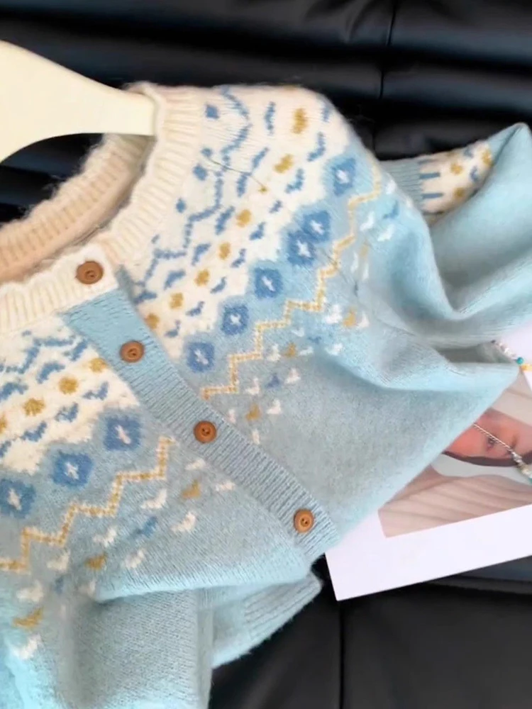 เสื้อคาร์ดิแกนถักลายแจ็คการ์ดหวานๆ สไตล์วินเทจสำหรับผู้หญิง ทรงหลวม สบายๆ แบบลำลอง ติดกระดุม ลายพิมพ์นุ่ม แขนยาว คอกลม เหมาะสำหรับฤดูใบไม้ร่วงและฤดูหนาว