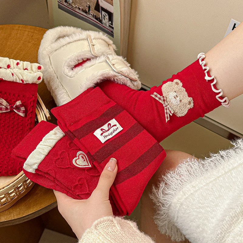6 pares 2025 novo quente feminino vermelho branco meados de bezerro meias conjunto bonito dos desenhos animados design outono inverno meias de algodão feminino presente de ano novo