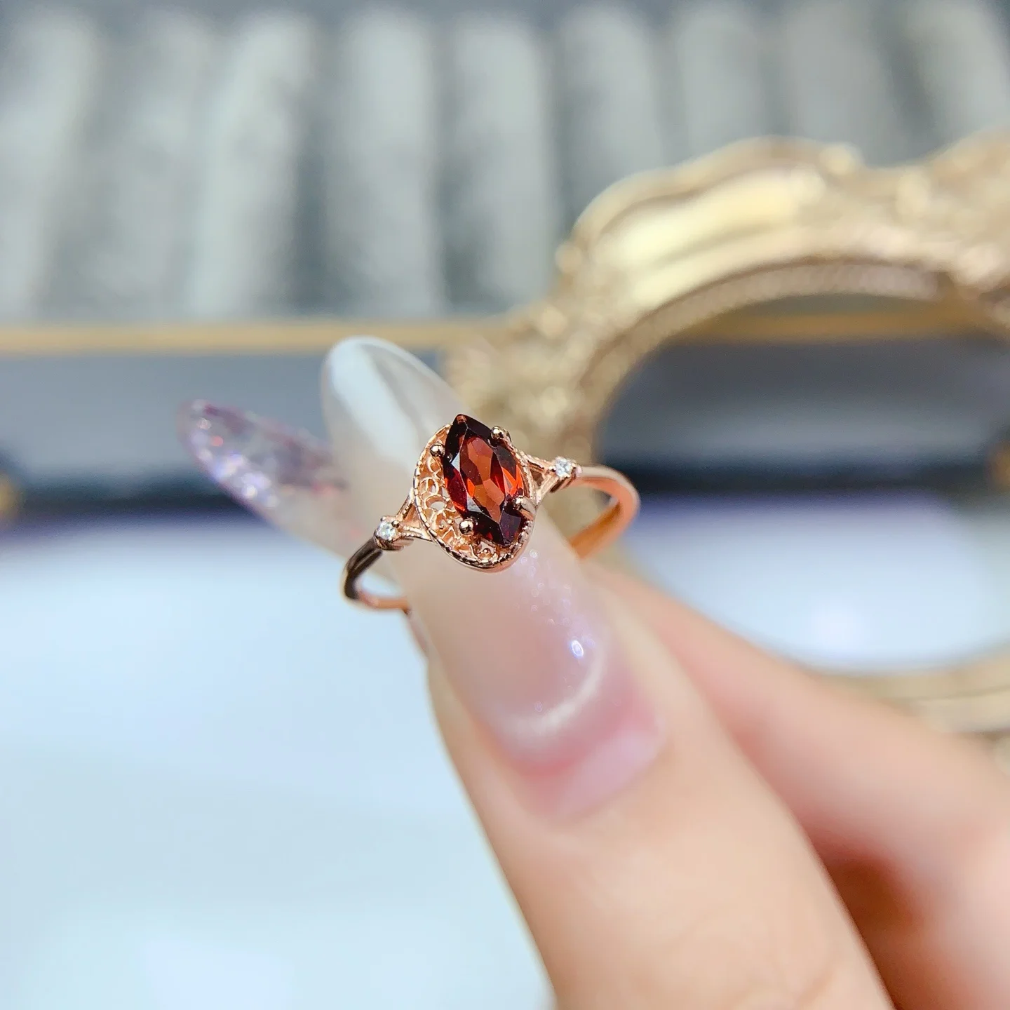 

Новое кольцо из серебра 925 пробы с красным гранатом голубиной крови, с дизайном конского глаза, 4x8 мм, универсальное, модное, легкое роскошное, изысканное для