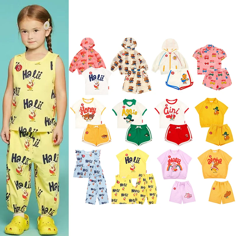 

2025 New Children's Clothing Set Spring Summer Girl Red Hooded Sunscreen Suit Beach Pants Set Printed Casual T-shirt Shorts Set