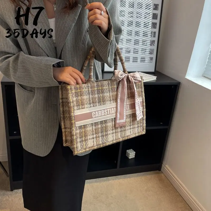 Advanced Feeling Bag for Women Large Capacity New Trendy Fashion Cloth Bag Checkered Shoulder Handheld Commuter Tote Bag