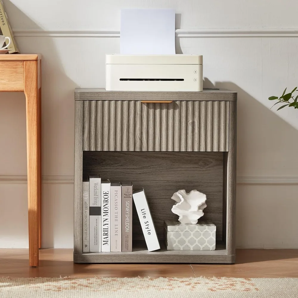 منضدة LEYAOYAO المخددة مع قاعدة شحن، طاولة نهاية 23 درجًا واسعةًا، حامل ليلي رمادي مع خزانة تخزين مفتوحة، Farmho