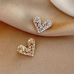 Sparkling crystal heart anti-glare buckle small brooch fashion lapel pin clothes versatile mini corsage button pin jewelry gifts