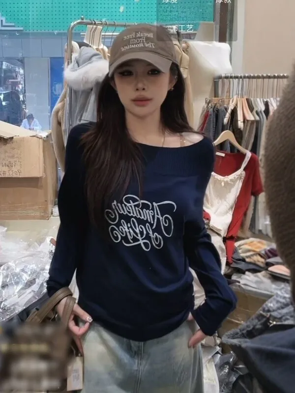 

American Hot Girl Letter Print Diagonal oulder Long Sve Knitted Sweater Women Early Spring Loose Slimming Casual Design Top