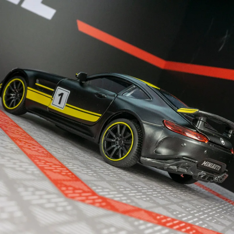 1:32 puertas de modelo de coche de aleación Mercedes Benz GT y capó de motor, el maletero se puede abrir tiene funciones de sonido y iluminación simuladas