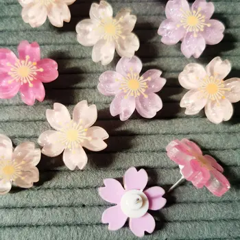 30 adet raptiye pimleri çiçek şekli reçine kiraz çiçekleri itme pimleri mantar kurulu dekoratif Thumbtacks ofis okul Acc malzemeleri