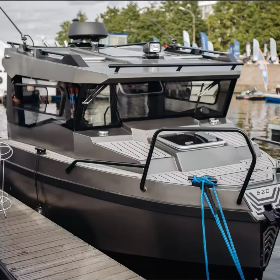 Barco de aluminio de pesca Bladecraft duradero de 6,2 metros de nuevo diseño con cabina grande a la venta