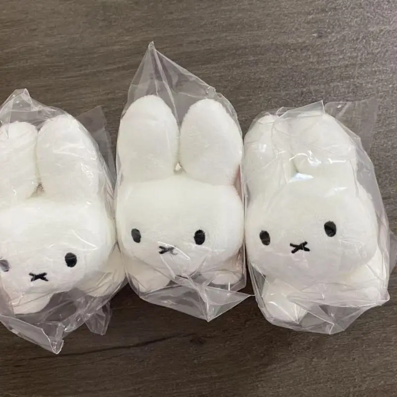 

Kawaii Miffy Rabbit Мягкая ручная плюшевая кукла Супер очаровательный белый кролик плюшевый брелок дофамин аниме пара рюкзак подвески