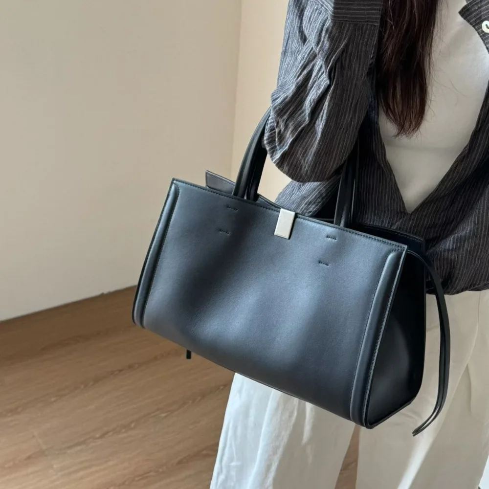 Minimalist Style, Hand-held Lock, Commuter Briefcase, Shoulder Messenger Bag, Unique Female Texture, Fashionable Simple Advanced