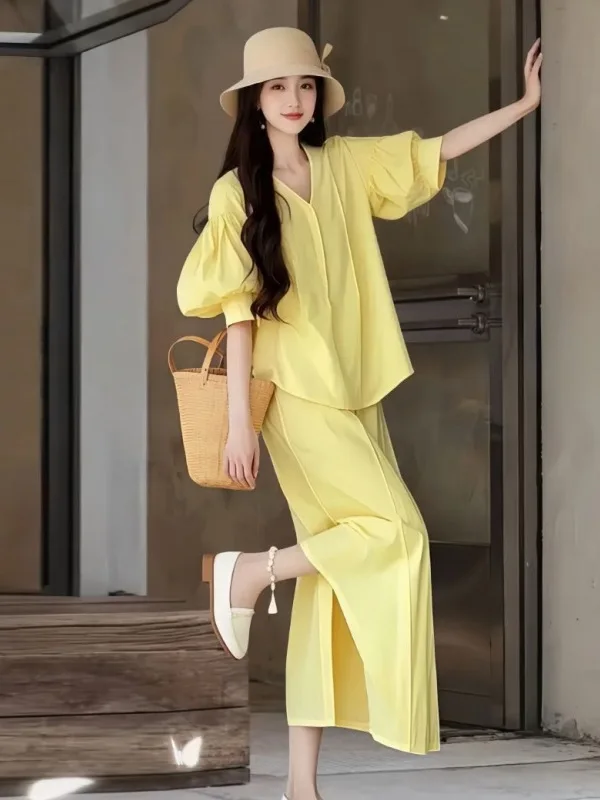 

Yellow Two-Piece Set Women's Summer 2025 Faion Age-Defng Casual Sle Top with Slit Skirt Polyester Fiber V-Ne Sve