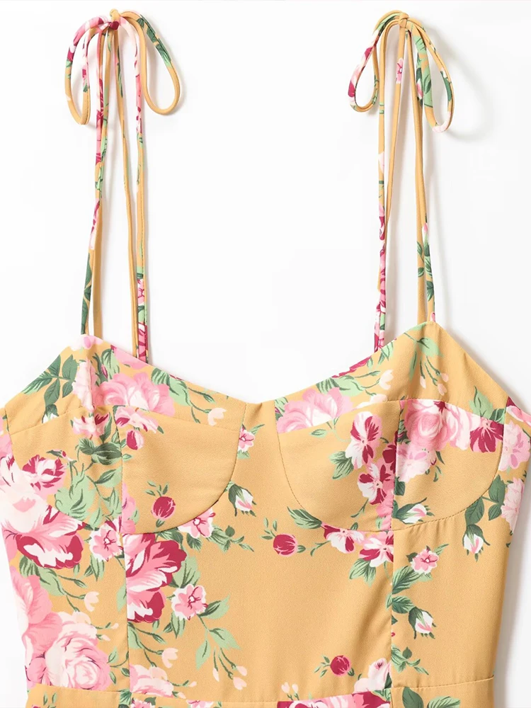 Letnia nowa damska francuska retro sukienka na ramiączkach z kwiatowym nadrukiem, podkreślająca figurę, z rozcięciem, idealna na wakacje.