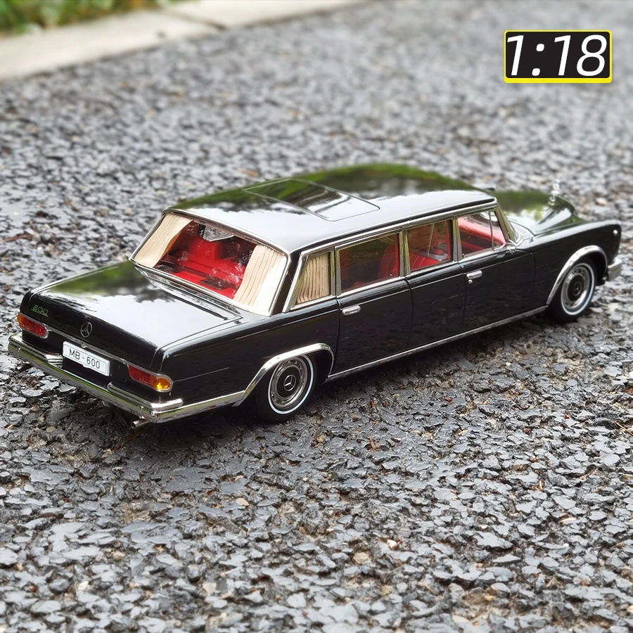 Kengfai 1:18  FOR benz pullman W100  benz 600 Alloy car model Collection Car model for a friend's birthday gift