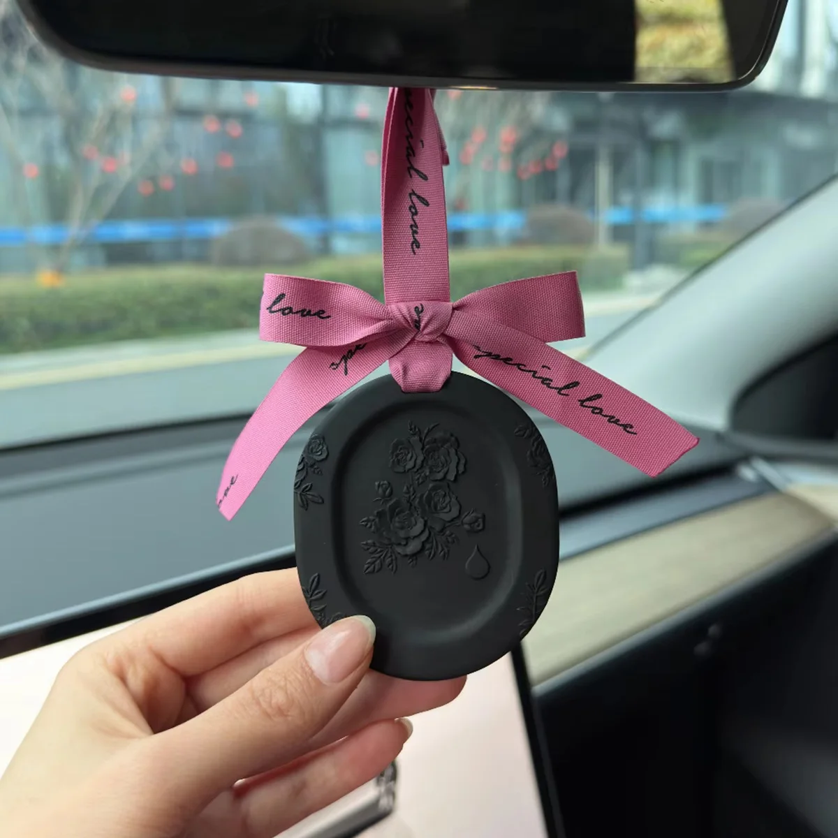 

Gypsum bowknot car hanging decoration