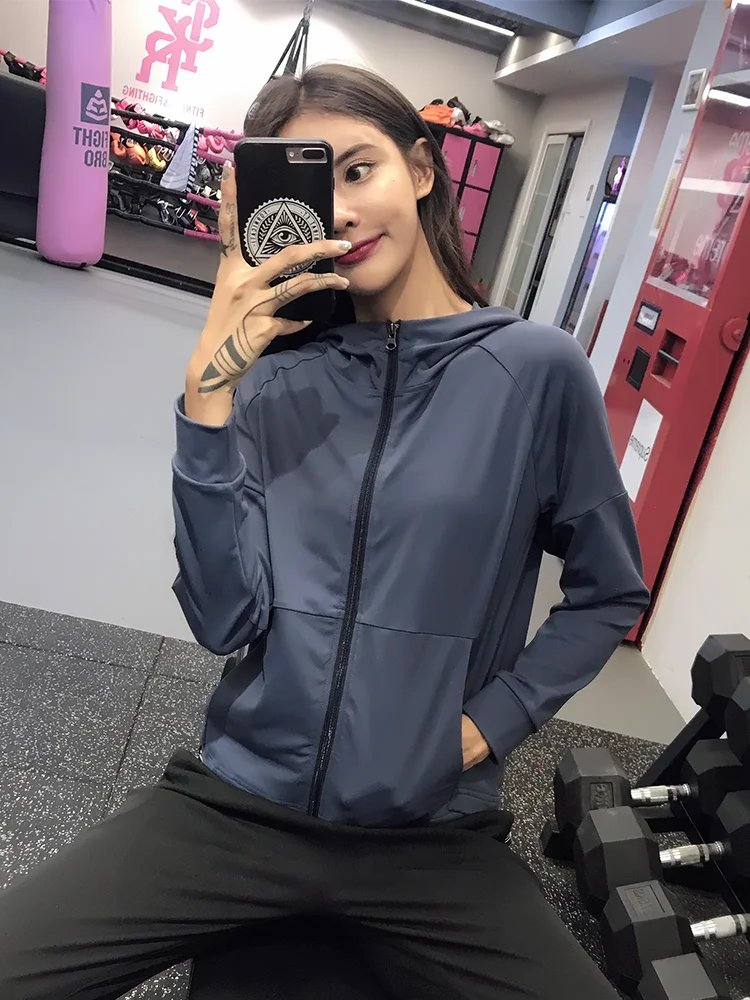 

Женская спортивная толстовка свободного кроя для йоги и повседневной носки, с капюшоном, на молнии, из шелка, для бега и прогулок, простая и стильная