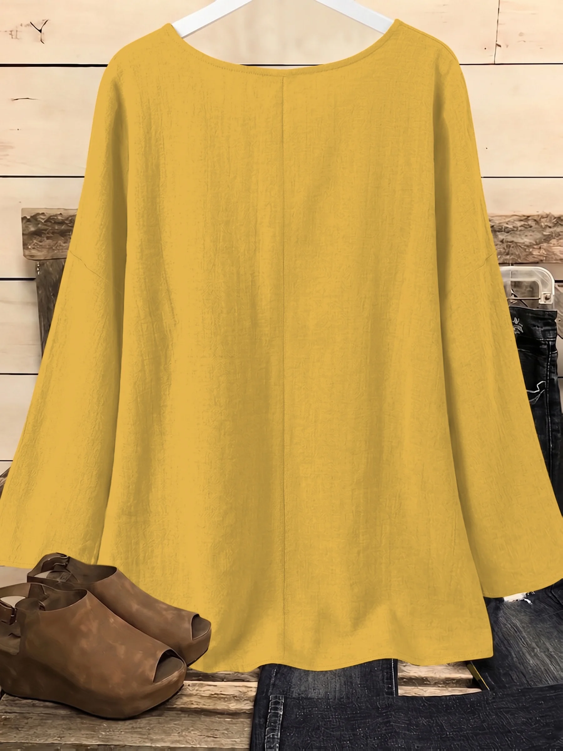 Stilvolles Plus-Size-Damenoberteil mit elegantem Blumendetail für mühelosen Komfort – Detail 11