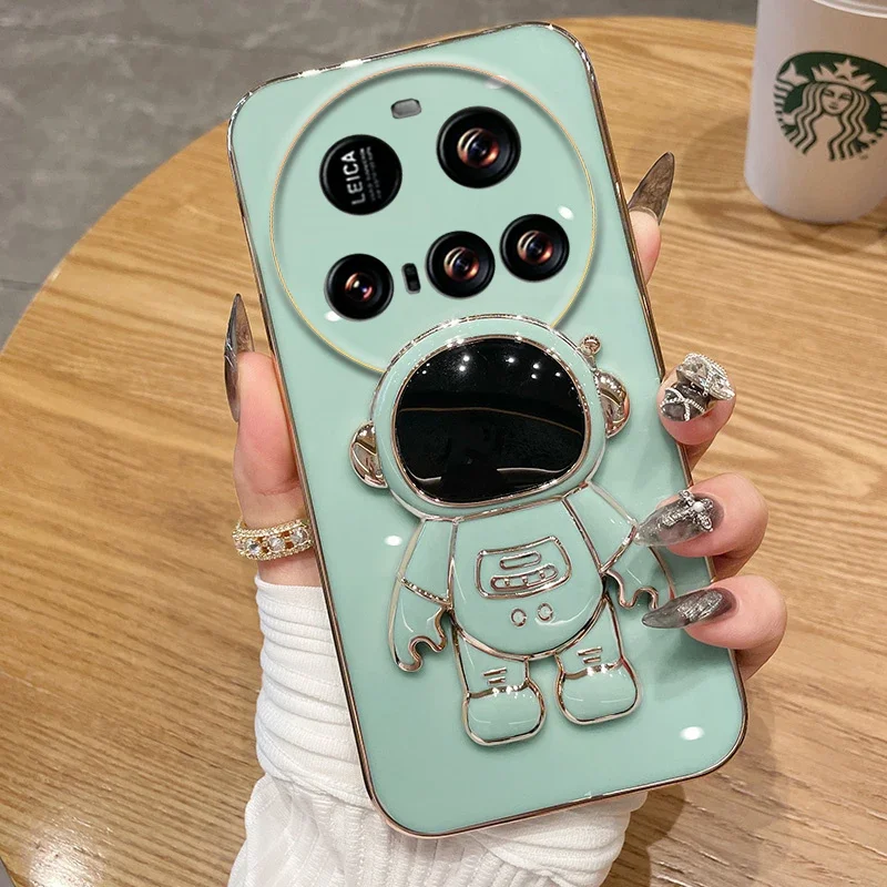 

Cute Astronaut Foot Stand Phone Case For Xiaomi 15 Ultra Pro 15 xiaomi Soft Plating Holder Cover For Xiaomi 15 Pro Ultra 15Ultra