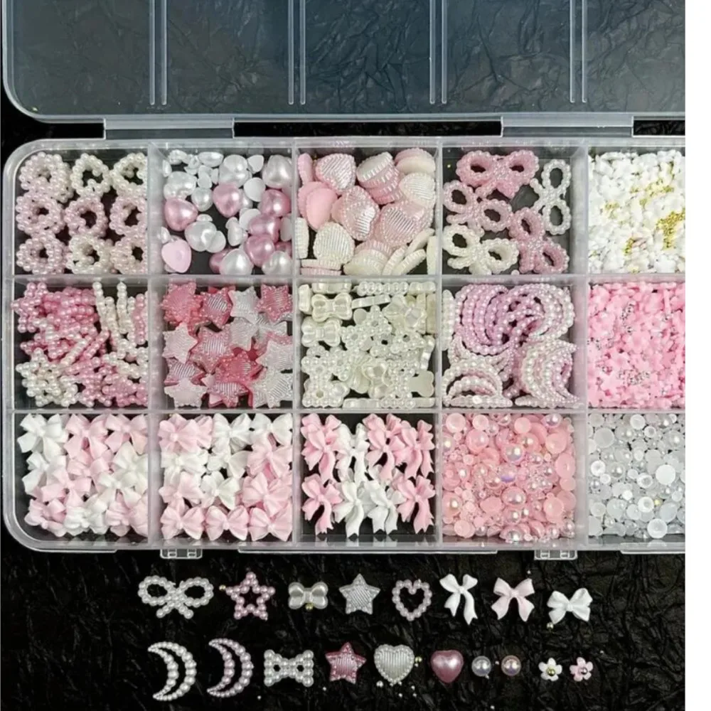 ชาร์มตกแต่งเล็บเรซิ่น 3 มิติ 12 ช่อง รูปโบว์ ไข่มุกแบนสีขาวและชมพูผสม รูปหัวใจ ดาว โบว์ ประดับเล็บ งานฝีมือตกแต่งเล็บ