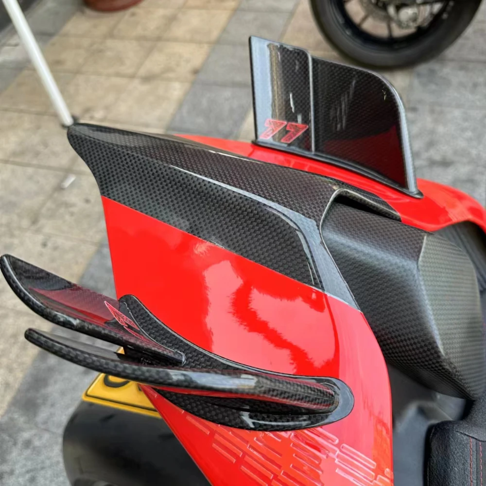 For DUCATI Streetfighter V2 V4 V4S 2020 2021 2022 2023 2024 Carbon Fiber Rear Hump Seat Cover With Winglets Motorcycle Modified