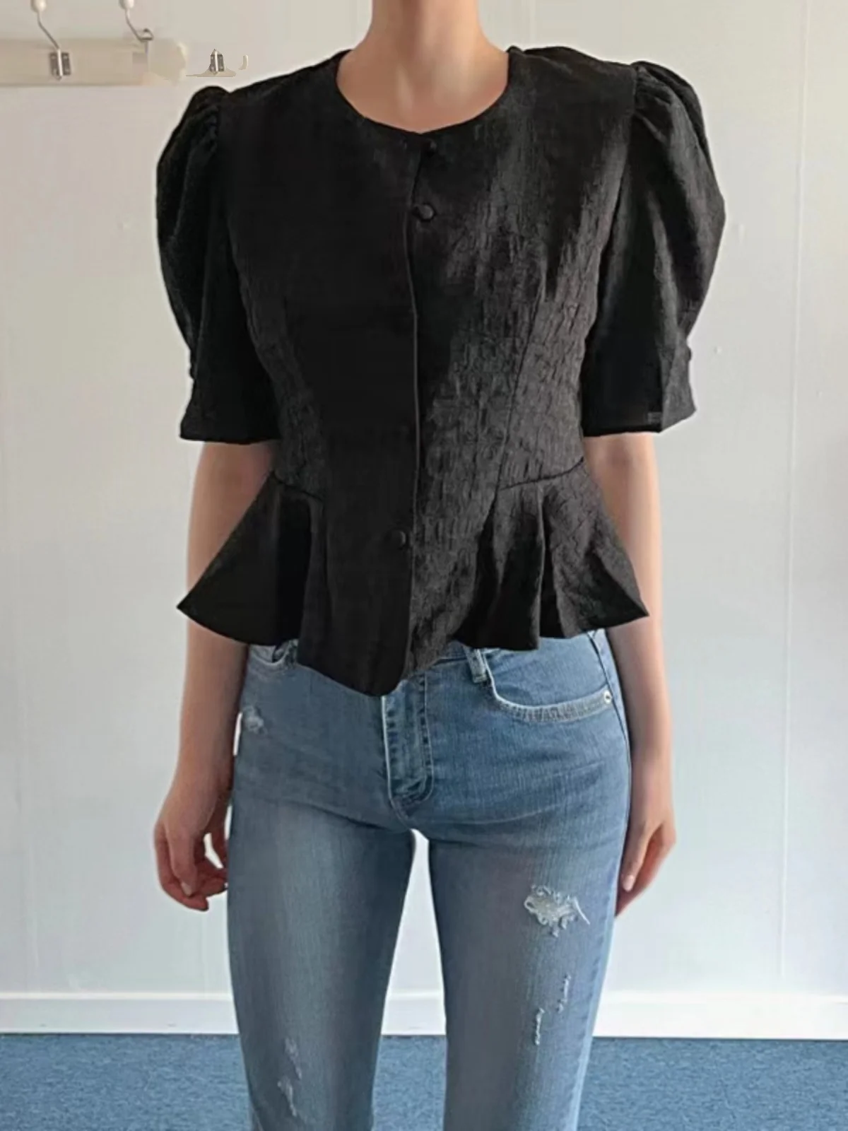Elegancki, retro, okrągły, krótki rękaw, damski top z bufiastymi rękawami, słodki, wyszczuplający, koreański styl, do pracy, jednolity kolor, modny.