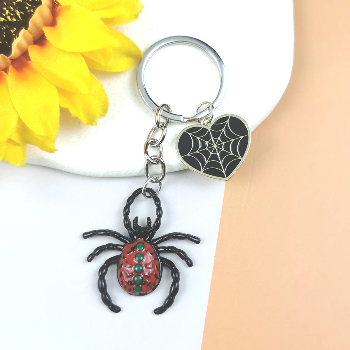 1Pcs Black Spider Web Metal Dangle Keychain For Women Men Halloween Backpack Car Key Ring Decor Gifts