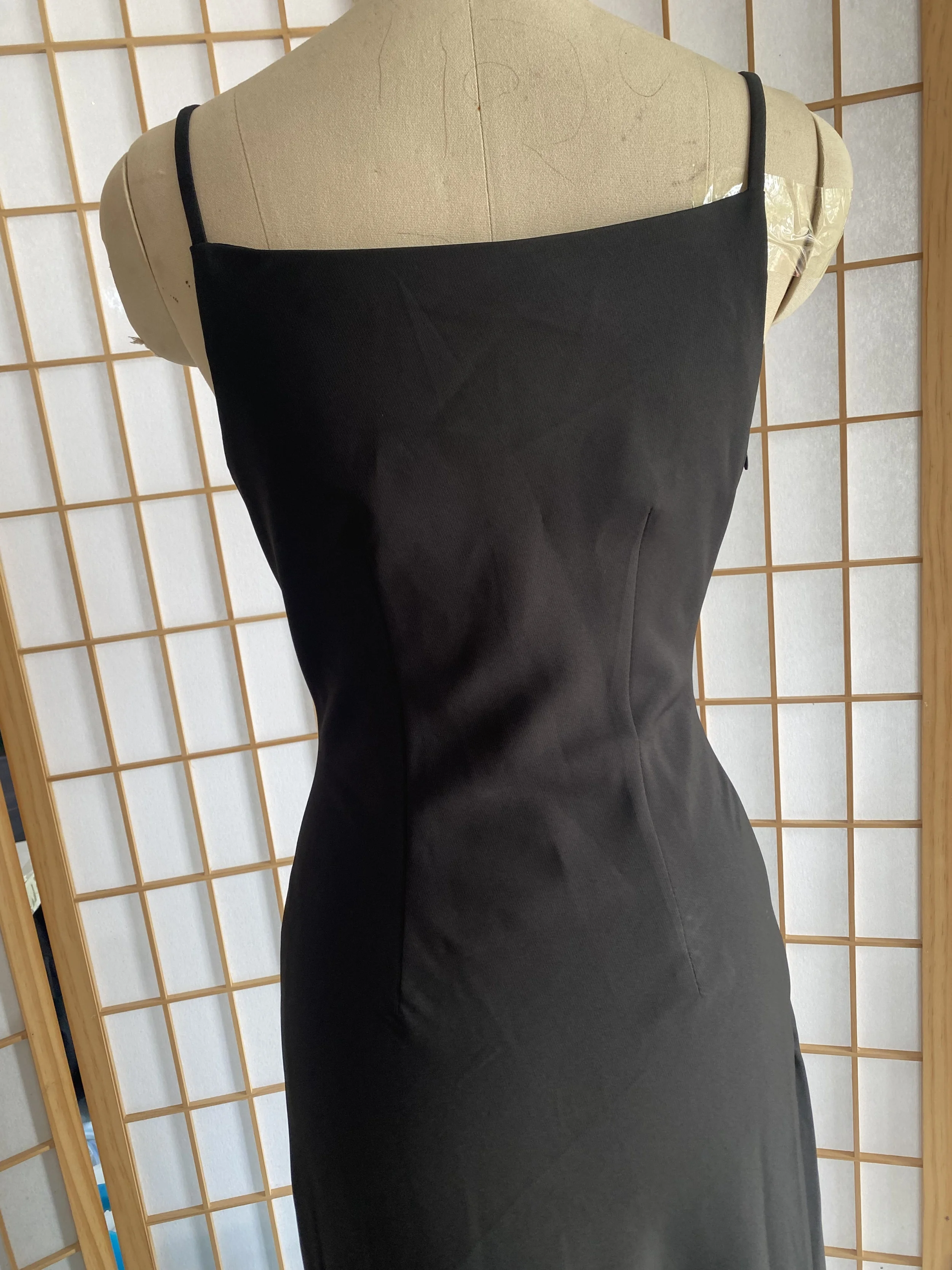 Vestido de novia ligero de satén negro, vestido largo hasta el suelo de novia con tirantes ajustados de estilo coreano, velo para salir, novedad de 2024