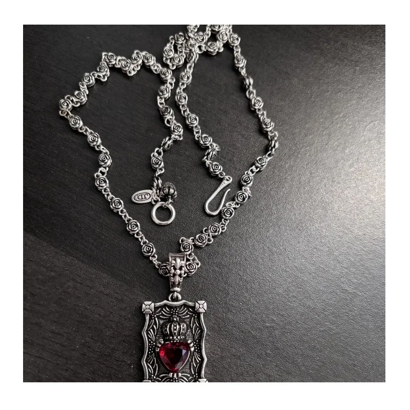 

Trendy Niche Design Retro Old Style Light Luxury Rose with Diamond Love Crown Pendant Couple Necklace