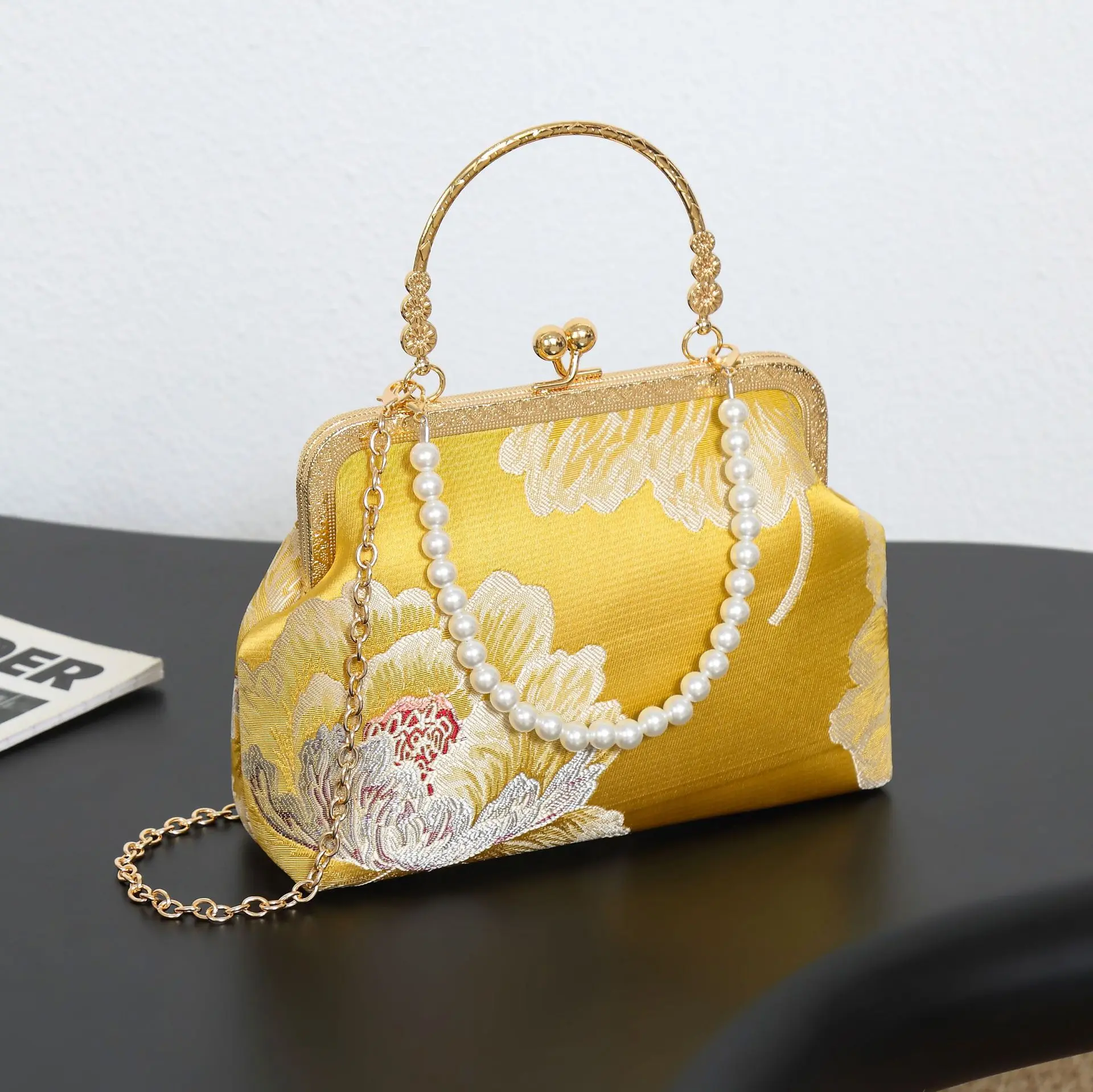

Chinese Style Embroidery Flower Yellow Clutch Purses For Women Chain Shoulder Bags Wedding Party Evening Bags Femmes Handbags