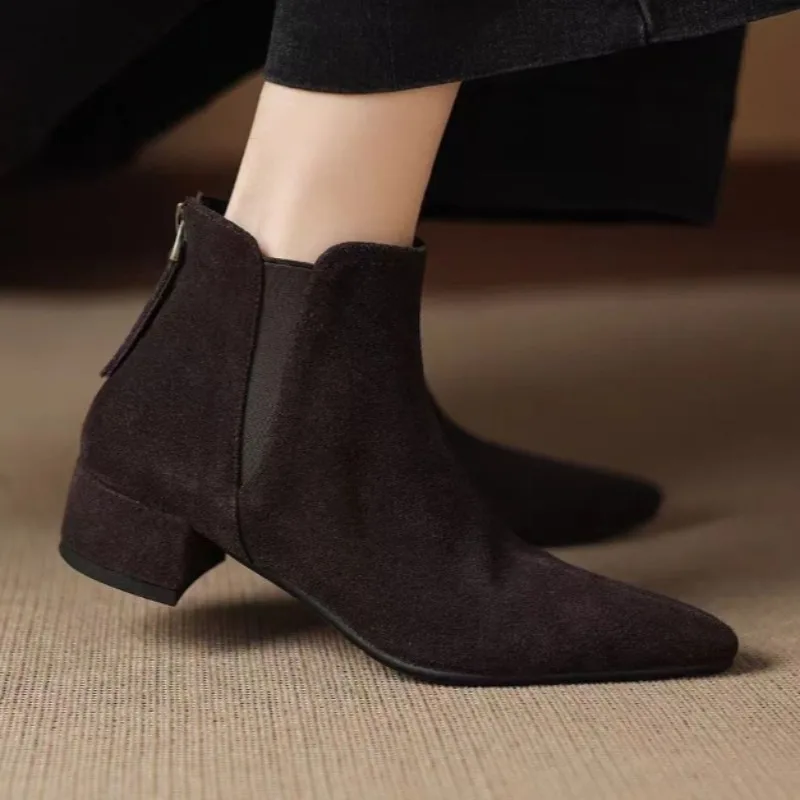 

2025 Winter Mid Heels Women Ankle Boots Fashion Pointed Toe Chunky Shoes Designer Suede Chelsea Short Boots Dress Pumps Zapatos