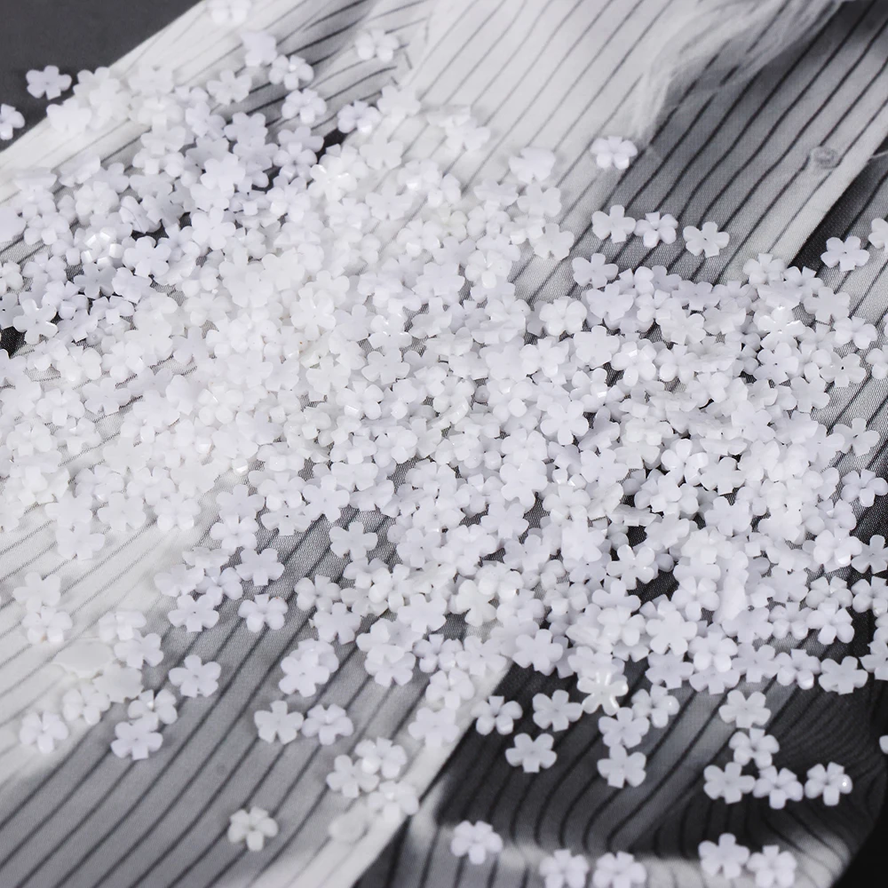 100/500pcs White Cute Flower Nail Beauty Rhinestones Nail Art Decoration Resin Drill