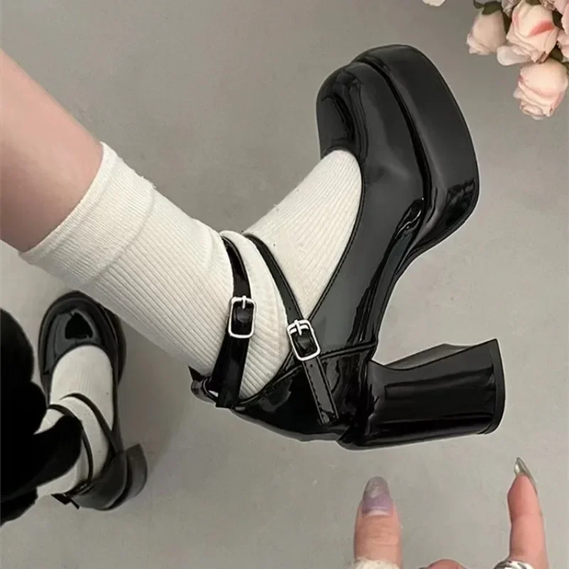 

2024 Women Summer New Fashion Buckle Designer Thick Soled Square Root Sandals Casual Comfortable Party Dress Women High Heels