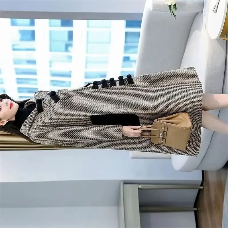 

2025 Autumn and Winter Long Leisure Loose Female Coat Thin Temperament Everything Long Felt Has a Sense of Design Retro Fashion