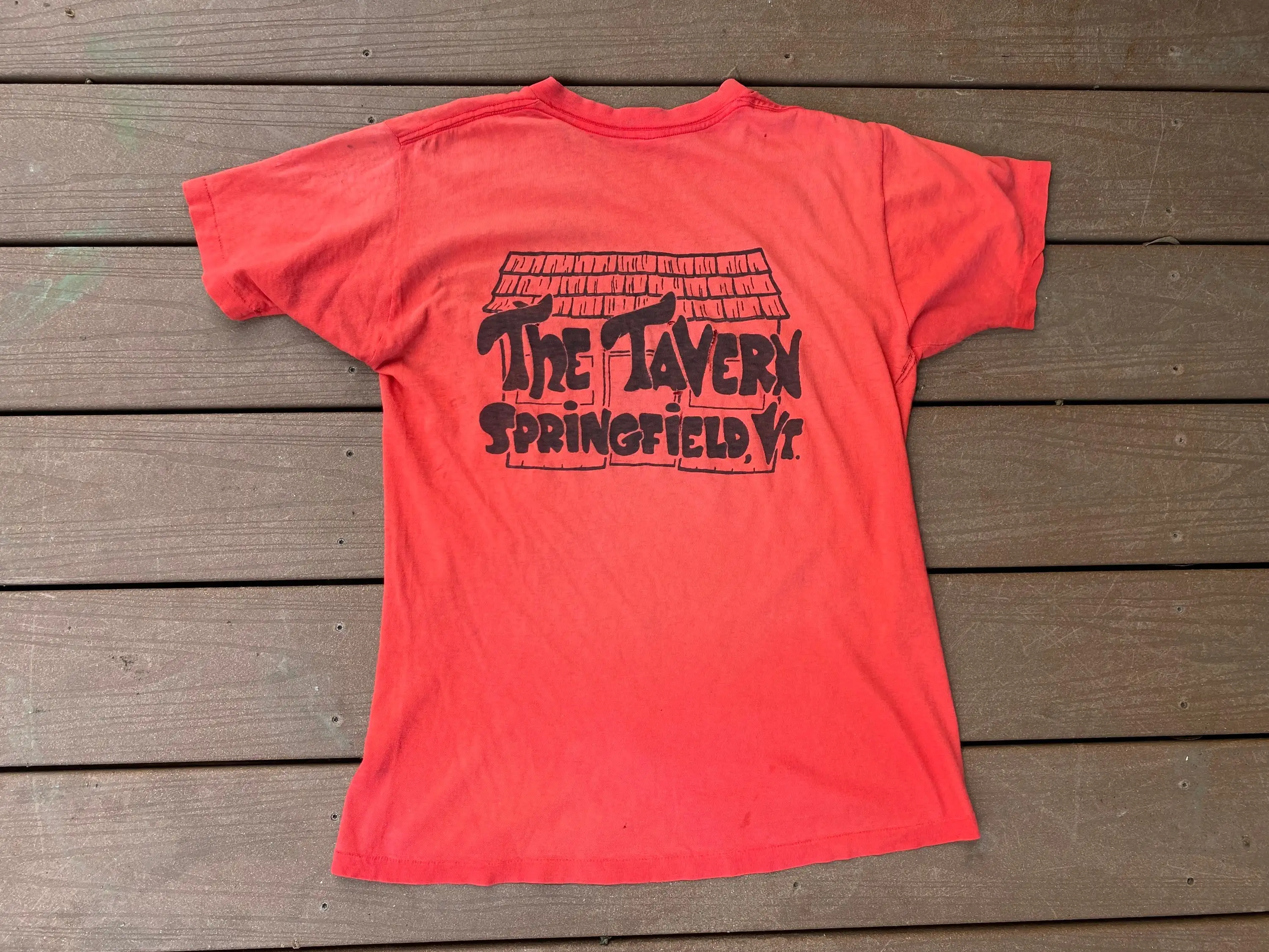 

1970s Distressed Pocket T Shirt Vintage Men s Red Cotton The Tavern Springfield Vermont Tom Signature Stitched Small M Medium