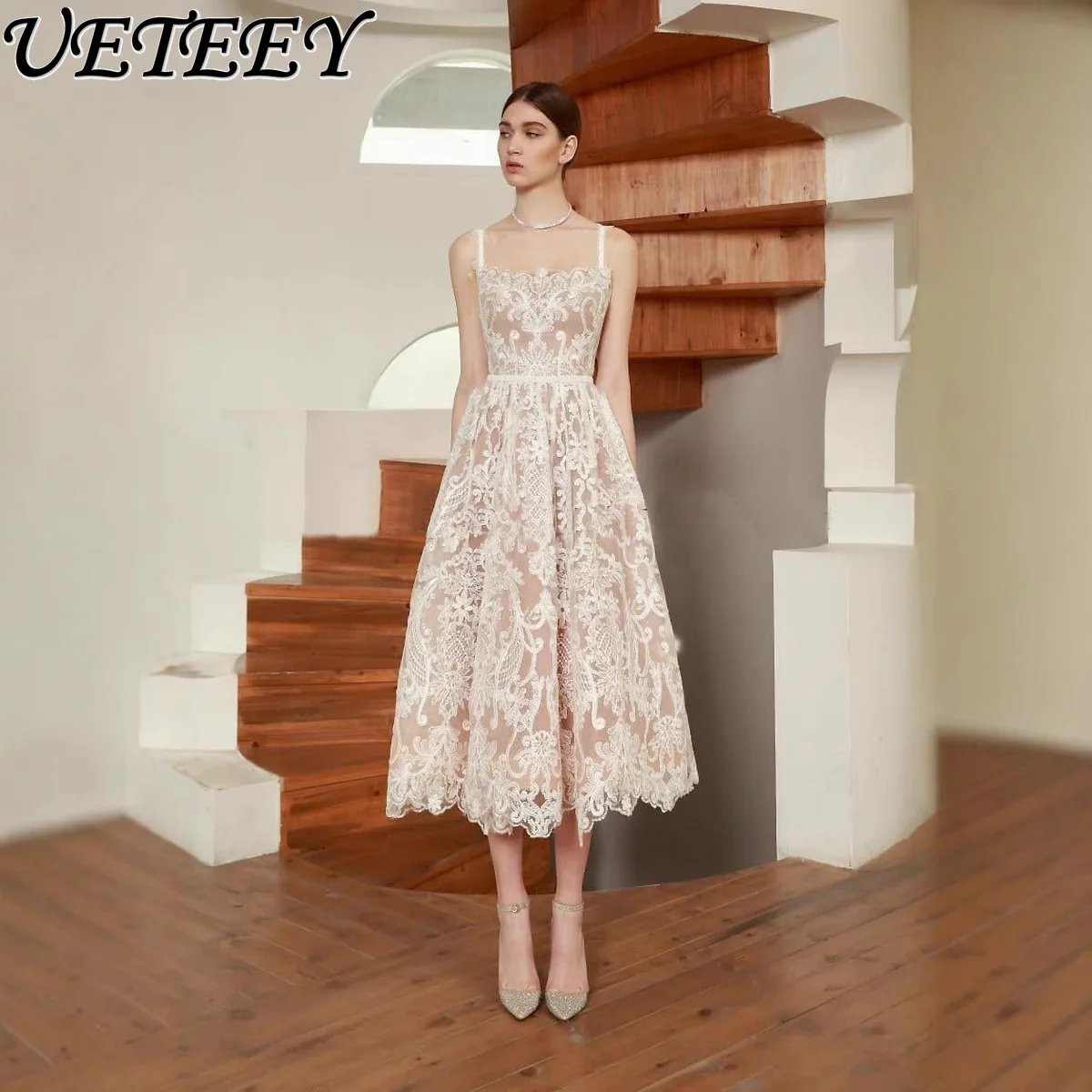 الفرنسية عالية الخصر بلا أكمام حفلة فستان طويل ضوء فاخر مزاجه المشاهير المطرزة منتصف طول فساتين الحمالات