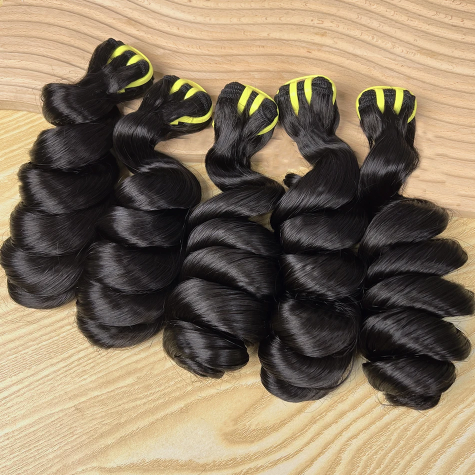 Fasci di capelli umani al 100% con onda sciolta doppia disegnata Estensioni del tessuto dei capelli vietnamiti di colore nero naturale vergine grezzo a doppia trama