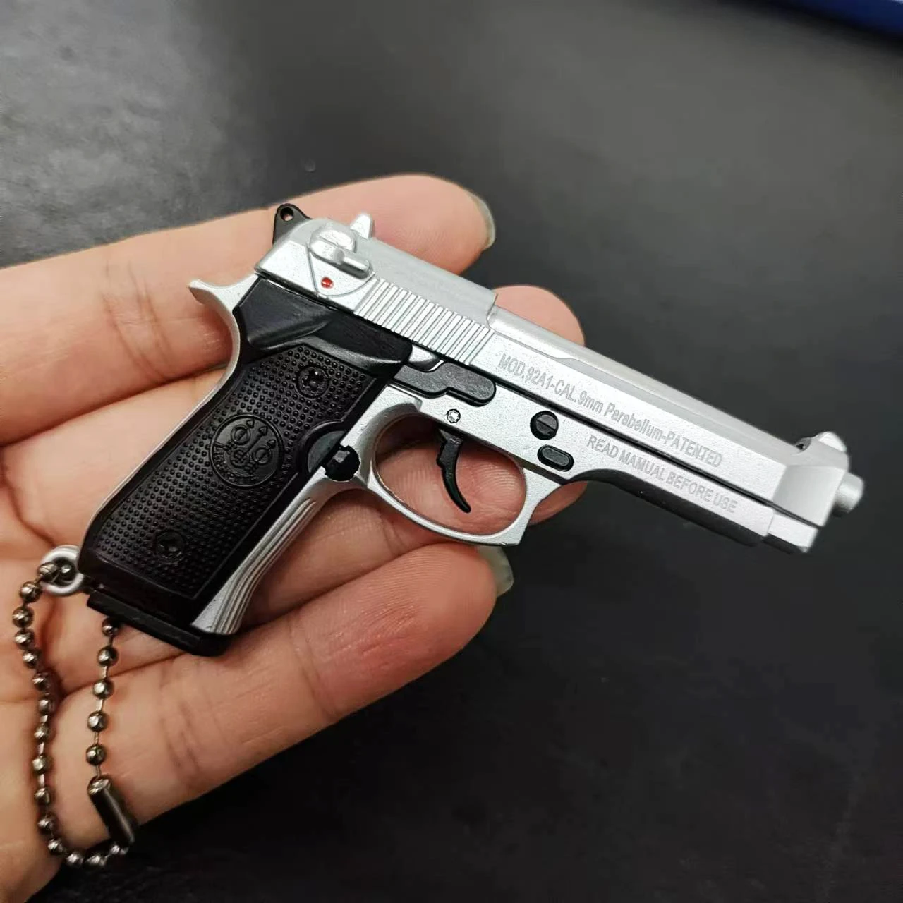 1:3 Alloy 92f Pistolet Model Mini 1911, brelok do kluczy z pistoletem, torba, wisiorek, odpinany pistolet zabawkowy dla dorosłych, dzieci, prezent