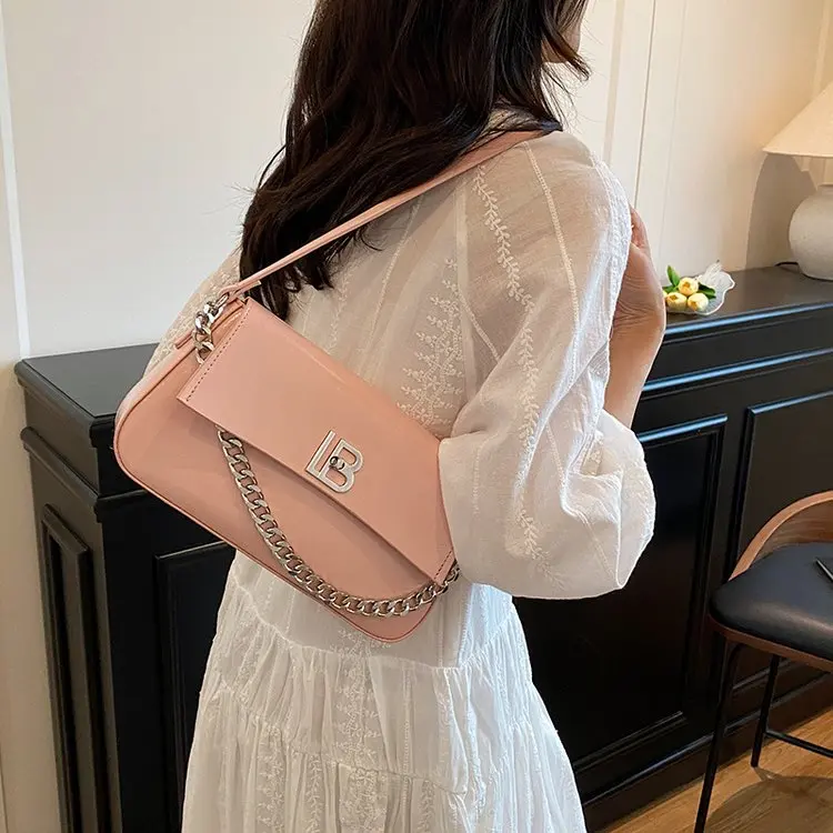 

2026 TSA Compliant Underarm Crossbody Women Featherlight Pebbled Leather Convertible Commuter Bag For Airport Security Ready