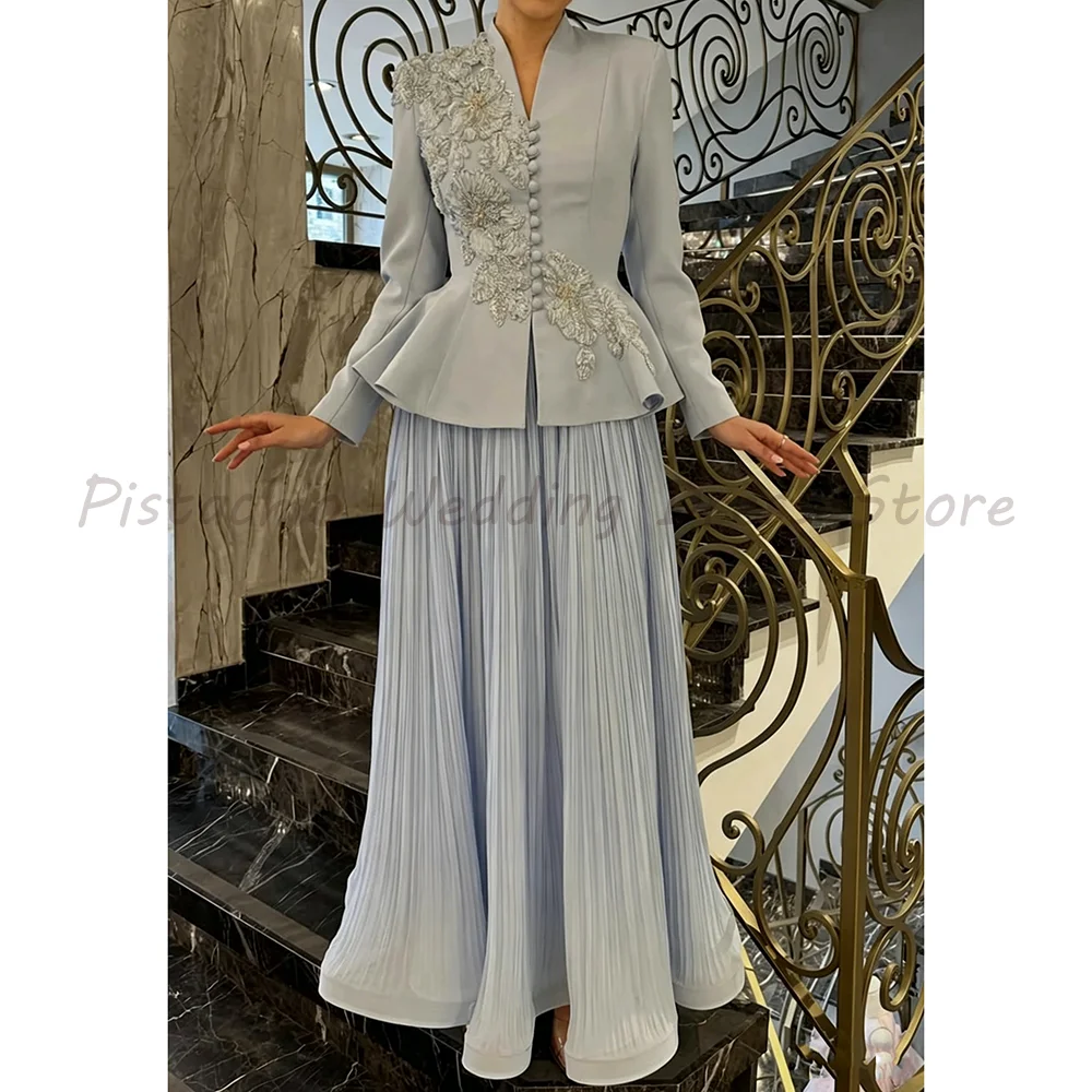 Hellblaues Muslimisches Abendkleid 2-teiliges Set Luxuriöses Perlenbesetztes Spitzenapplikationen-Peplum-Oberteil Plissierter Maxirock Formelles Kleid für Damen