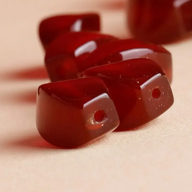 Agate accompanying elongated loose beads