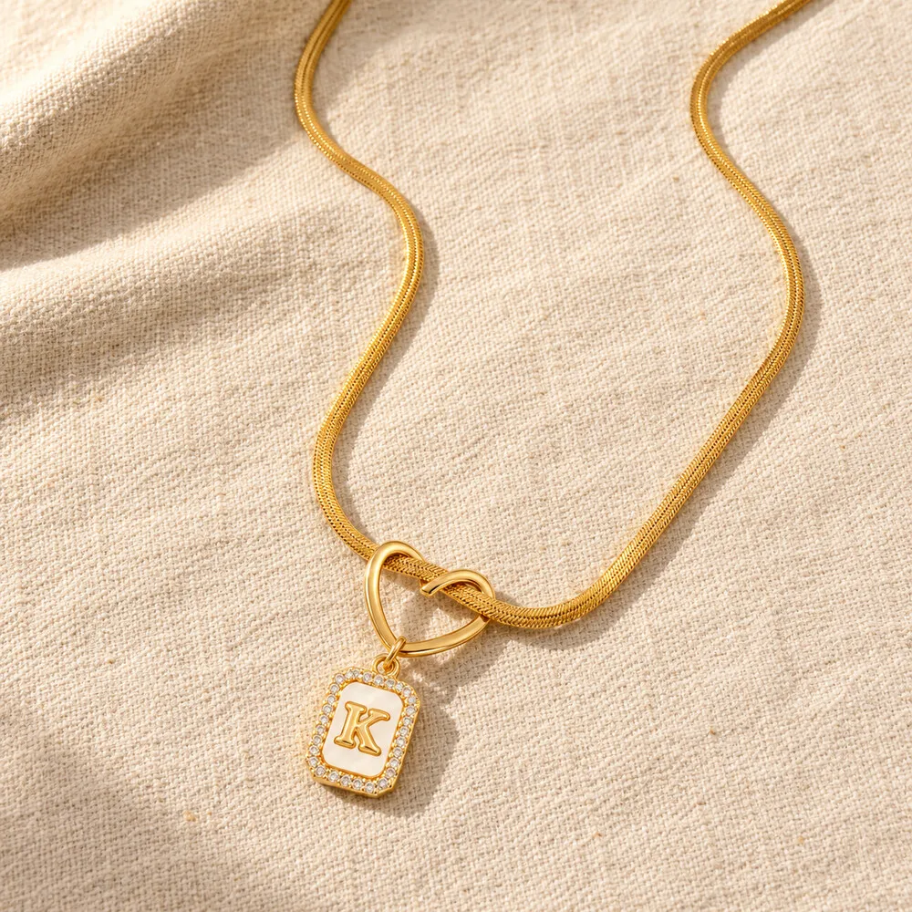 Initial-Charm-Schlangenkette, vergoldete Buchstaben-Halskette für Damen und Herren mit Herz-Knoten-Glied, rechteckiger Schmuck mit Zirkonia, Geschenk – Detail 3