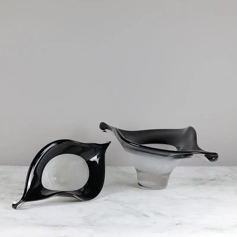 Modern simple pointed mouth fish-shaped glazed fruit plate ornament soft decoration jewelry sales department model room living r