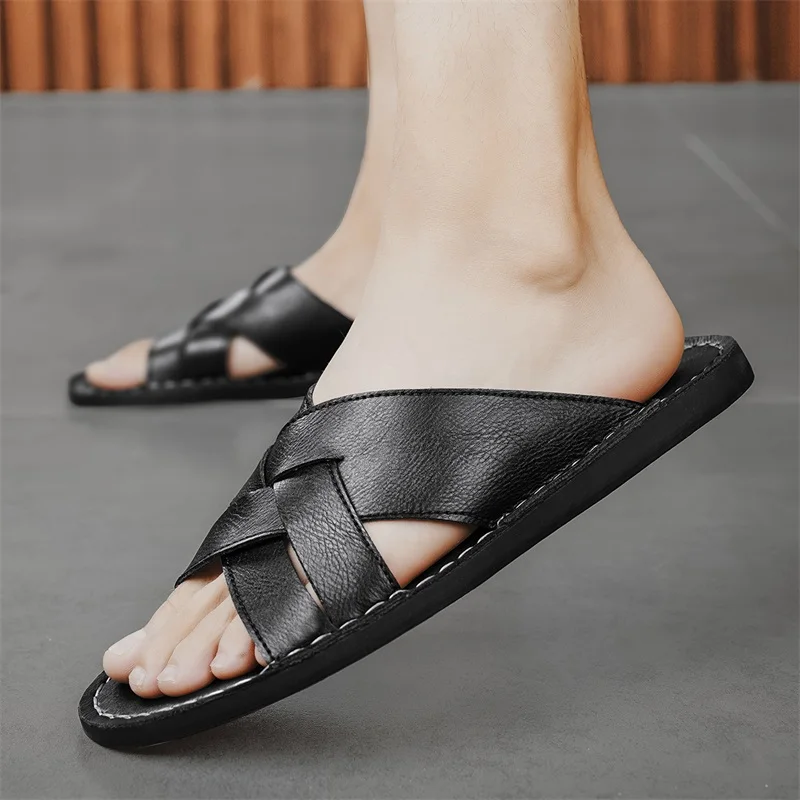 

Handmade Leather Slippers for Men 2025 New Beach Summer Walking Shoes Slip on Light Male Flats Men Flip-flops Outdoor Half Drag