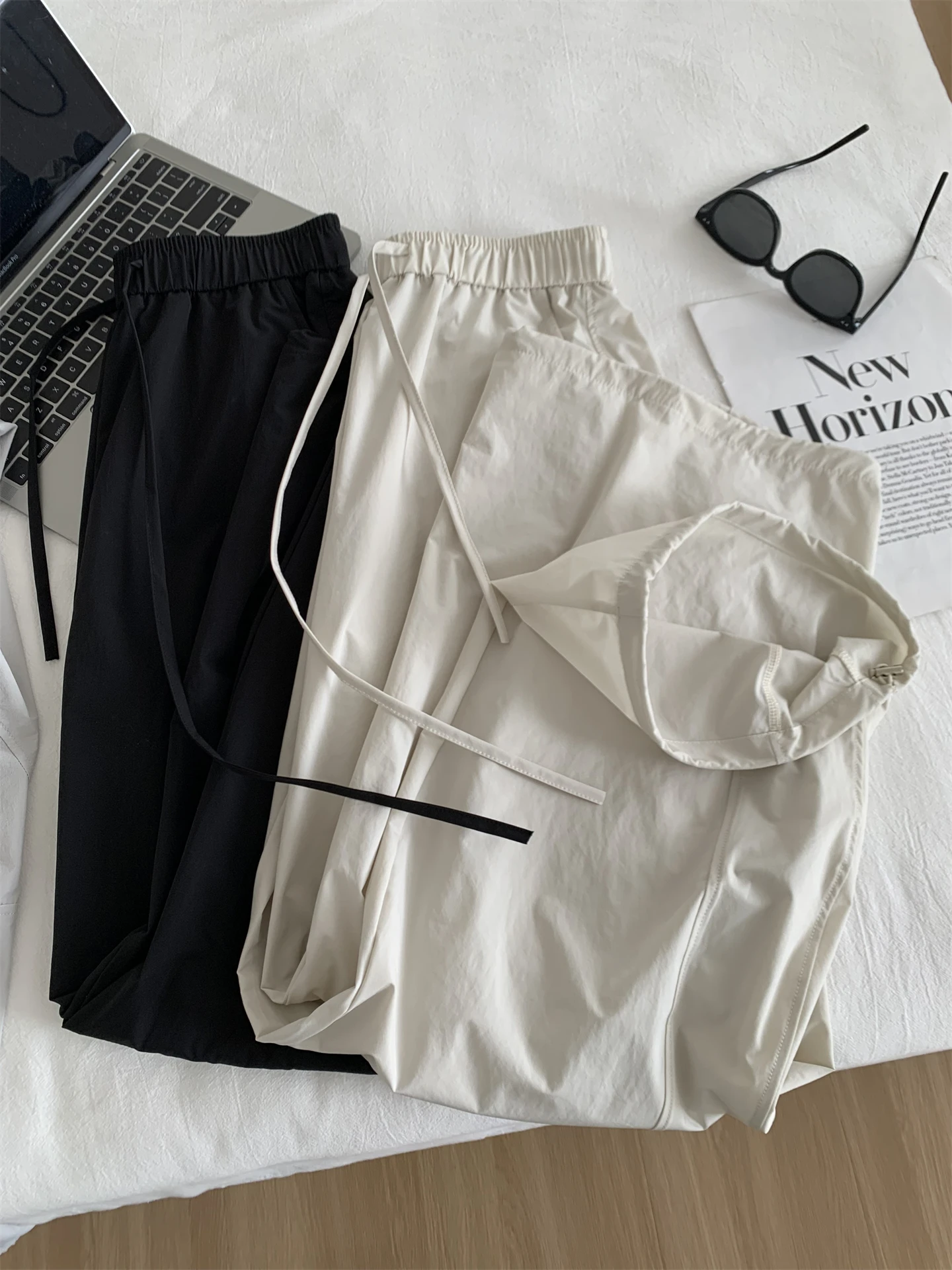 Lightweight Patchwork Curved-leg Cargo Pant Women, Relaxed Fit, Slimming, High-waisted, Wide-leg, Cuffed