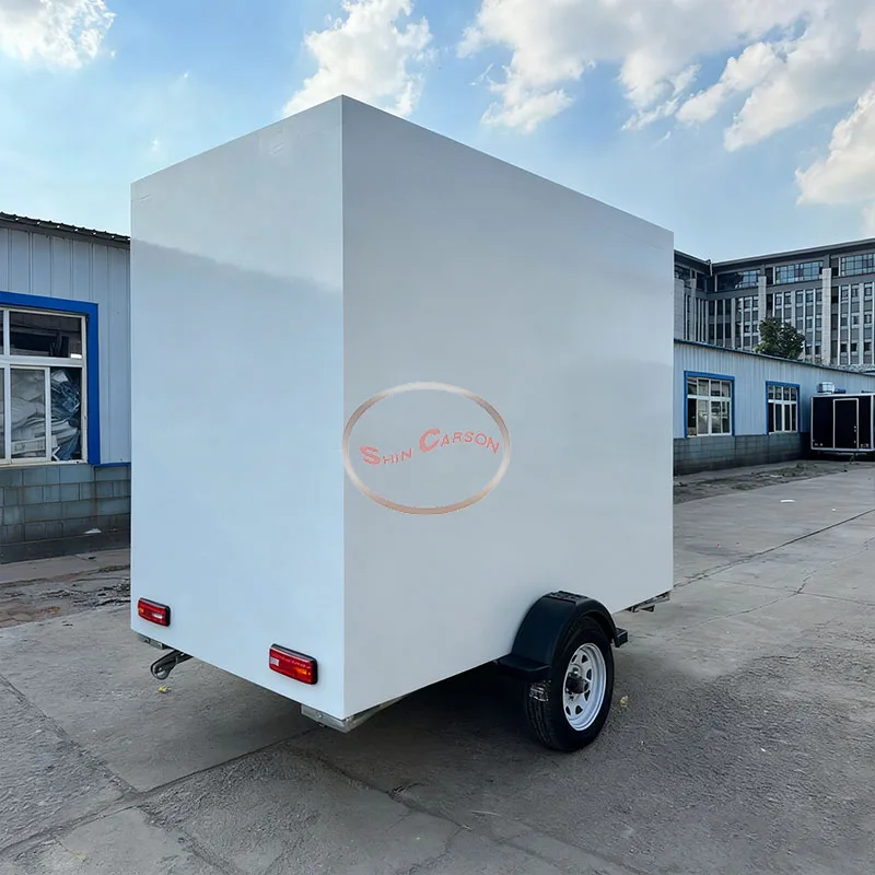 Rimorchio per WC mobile da esterno Design portatile a due scomparti Soluzione sanitaria trainabile dall'aspetto semplice bianco grigio