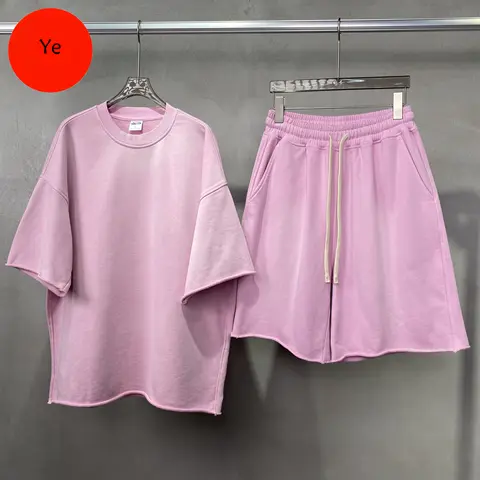 셔츠와 반바지 정장(별도 구매 가능. 양복용 셔츠와 반바지를 모두 구매해주세요)