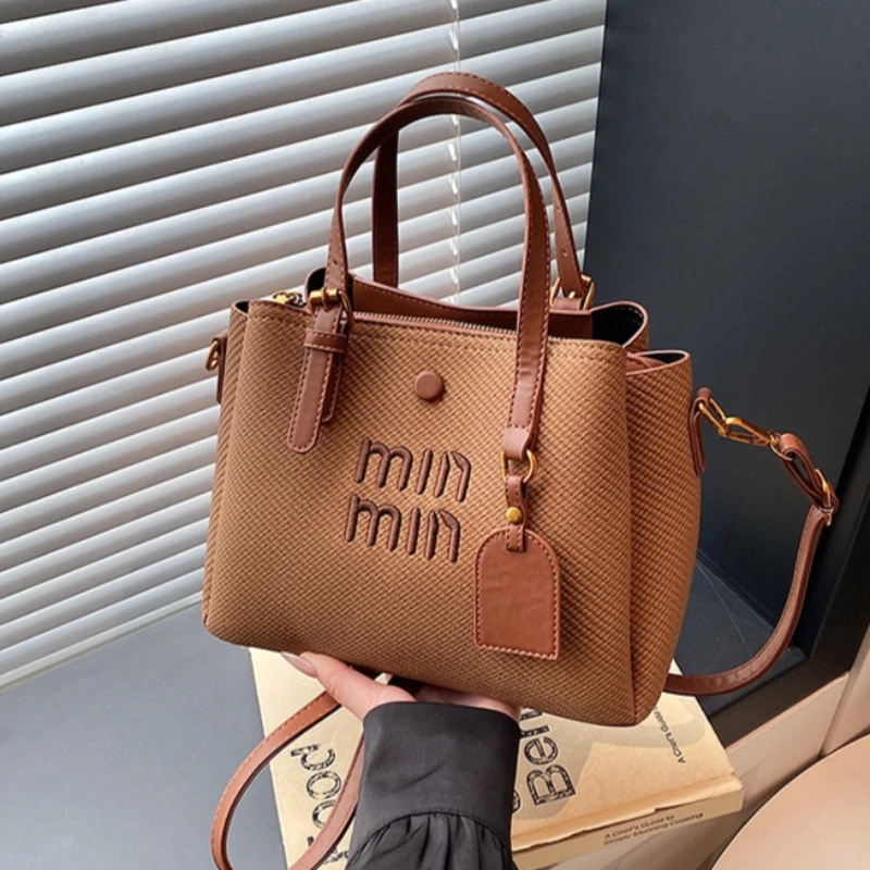 

Elegant Ladies Messenger Bag, High-Quality Leather Shoulder Bag For Women With Famous Designer Practical Style