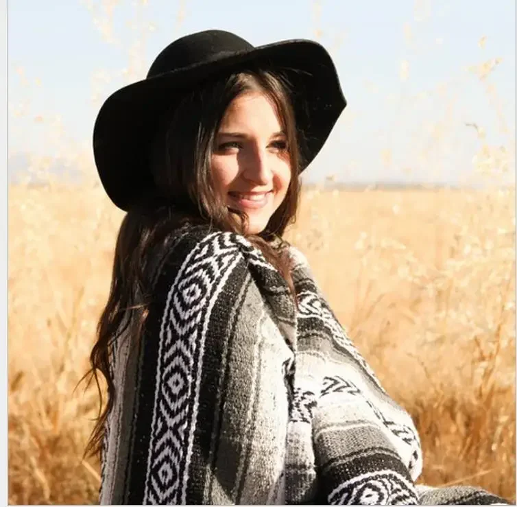 Ethnic Mexican Style Geometric Tassel Picnic Blanket Towel Tassels Throw Rug Mexican Style Tablecloth Hanging Tapestry for Sofa