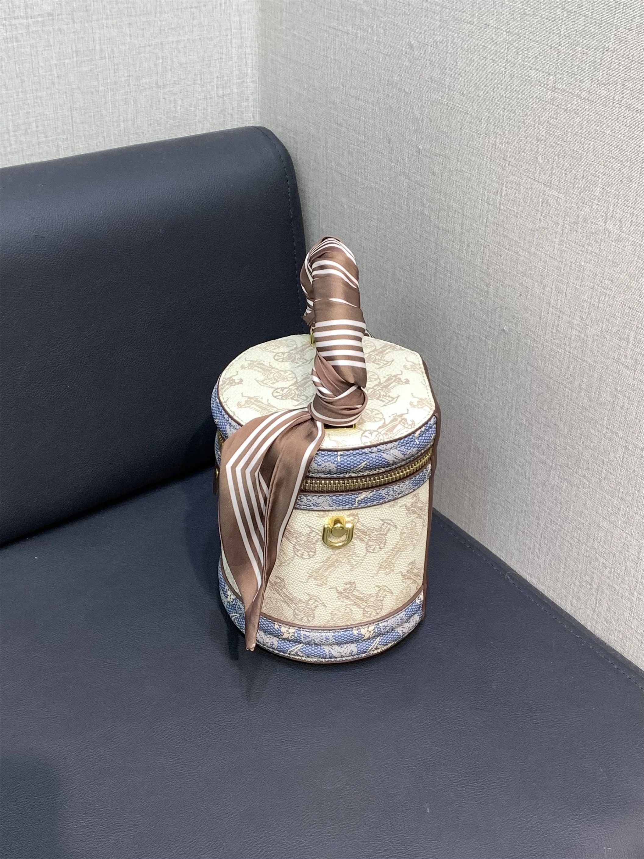 amiciyah-women's-bucket-bag-drawn-carriage-pattern-color-block-handbag-spring-2026-new-style-sweet-lady-style-leather