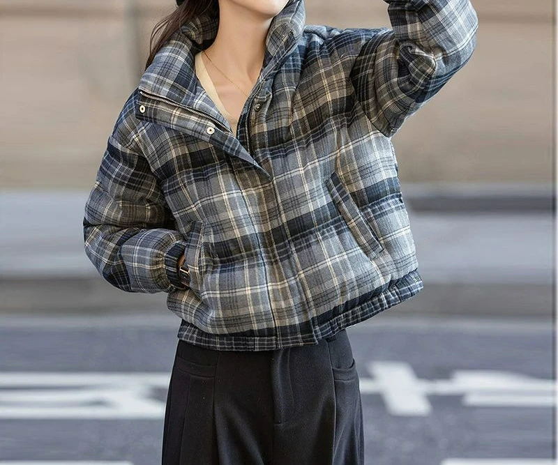 2025 ملابس قطنية نسائية شتاء جديد منقوشة قصيرة سميكة دافئة موضة سترة مبطنة بالقطن #1