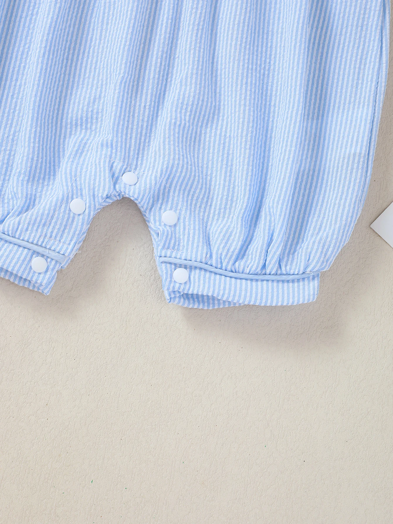 Sommer-Strampler für Babys und Kleinkinder mit kurzen Ärmeln und Streifenmuster, bequeme, atmungsaktive Kleidung – Detail 5